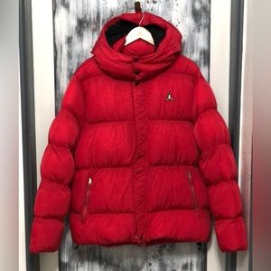 Nike Air Jordan Essentials Puffer Jacket
DQ8104-612 Sz L and XL Fire Red/Black